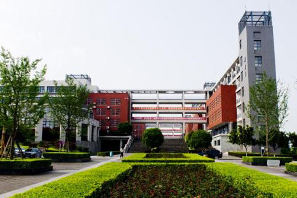 贵阳轻轨学校