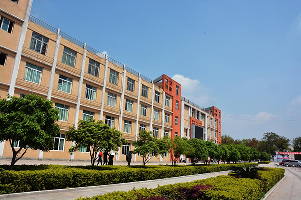 贵阳职业学校