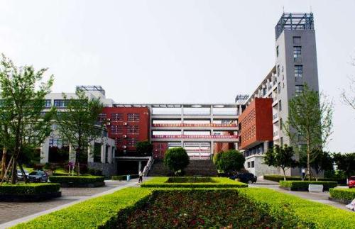 重庆电力高等专科学校环境