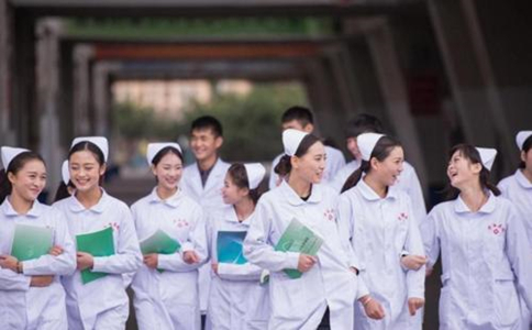 成都华西卫校学子