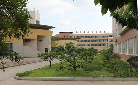 四川蜀都卫生学校