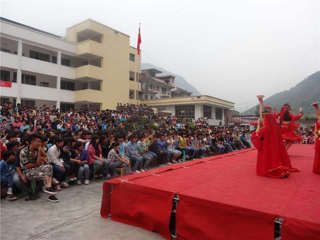 彝良县职业技术高级中学环境
