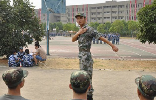 学生军训