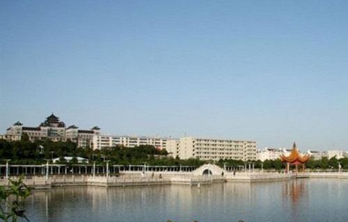 校园人工湖