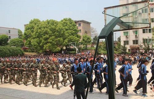 学生军训