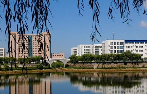 学院倒影