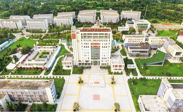 四川工商职业技术学院环境
