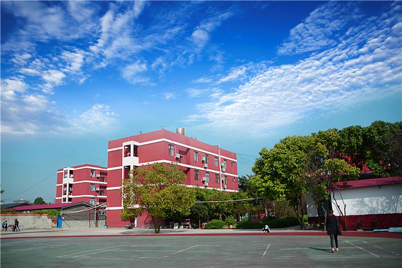 成都天府职业技术学校学校环境怎么样，学校设施怎么样
