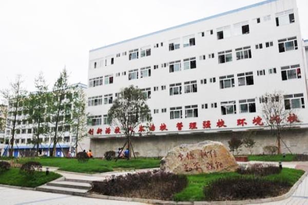 四川省实用中等专业学校设施如何