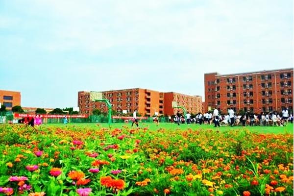 成都五月花高级技工学校2022年收费标准