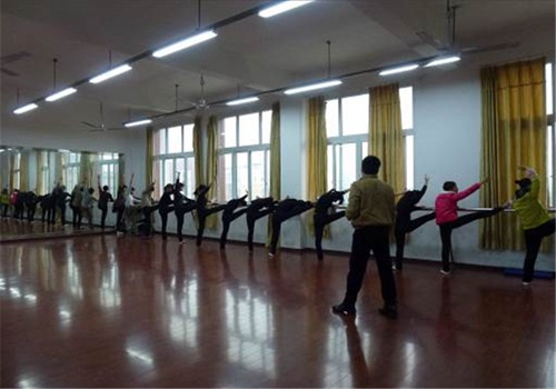 重庆市经贸中等专业学校图片、照片