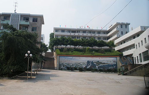荣县乐德职业中学校主教学楼