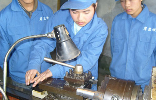 四川省盐业学校实训介绍：中式摆台技能比赛