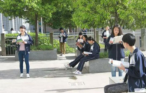 四川省南江县职业中学晨读
