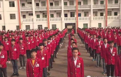 达州华南理工职业技术学校操场集会