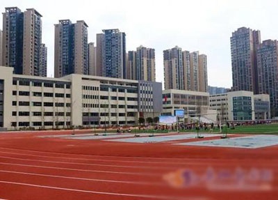 四川省江油市职业中学校操场环境