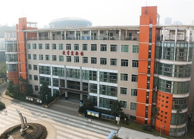 镇沅县职业高级中学2025年学费多少