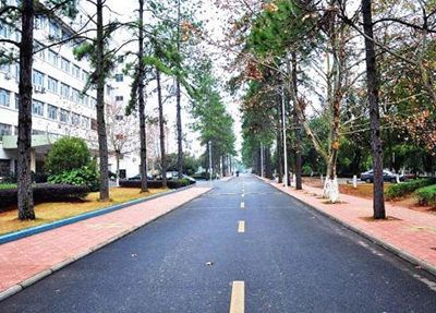 西安育才医科职业学校2025年学费多少？贵吗？