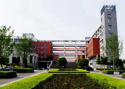 迪庆州民族中等专业学校2025年学费多少？贵吗？