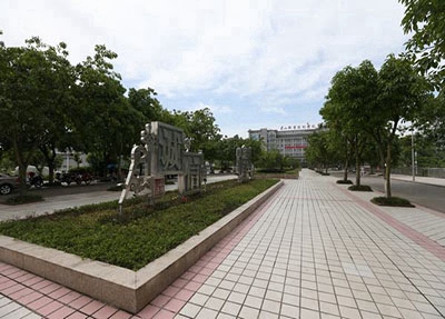 武汉助产学校2025年学费多少