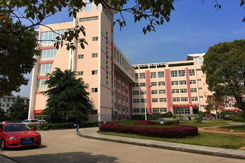 2023年四川省阆中师范学校五年制大专收费标准