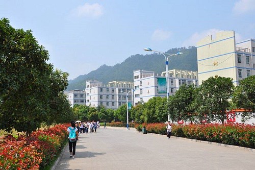 筠连县城南职业中学校联系电话