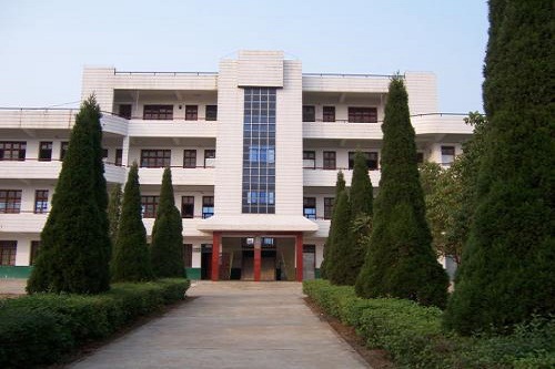 2023年峨边彝族自治县民族职业高级中学收费标准
